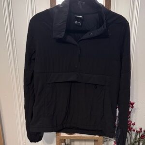 Women's North Face Quilted Pull over with kangaroo pocket, Sz M